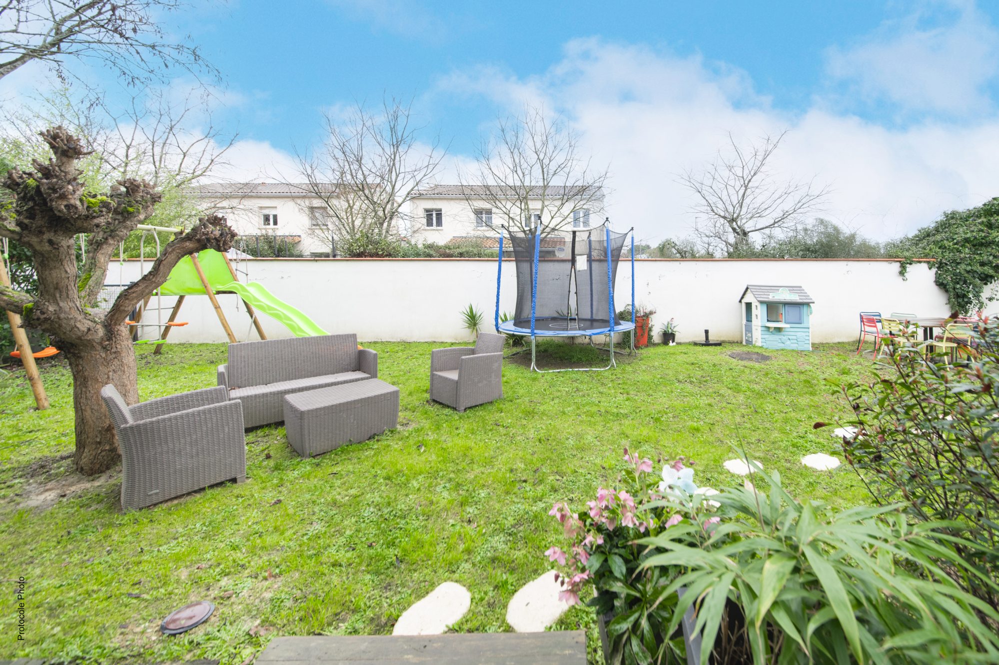 Élégant T3 avec grand jardin privatif, terrasse et parkings