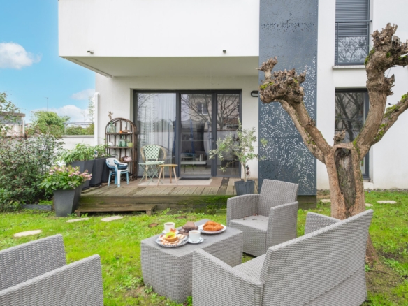 Élégant T3 avec grand jardin privatif, terrasse et parkings