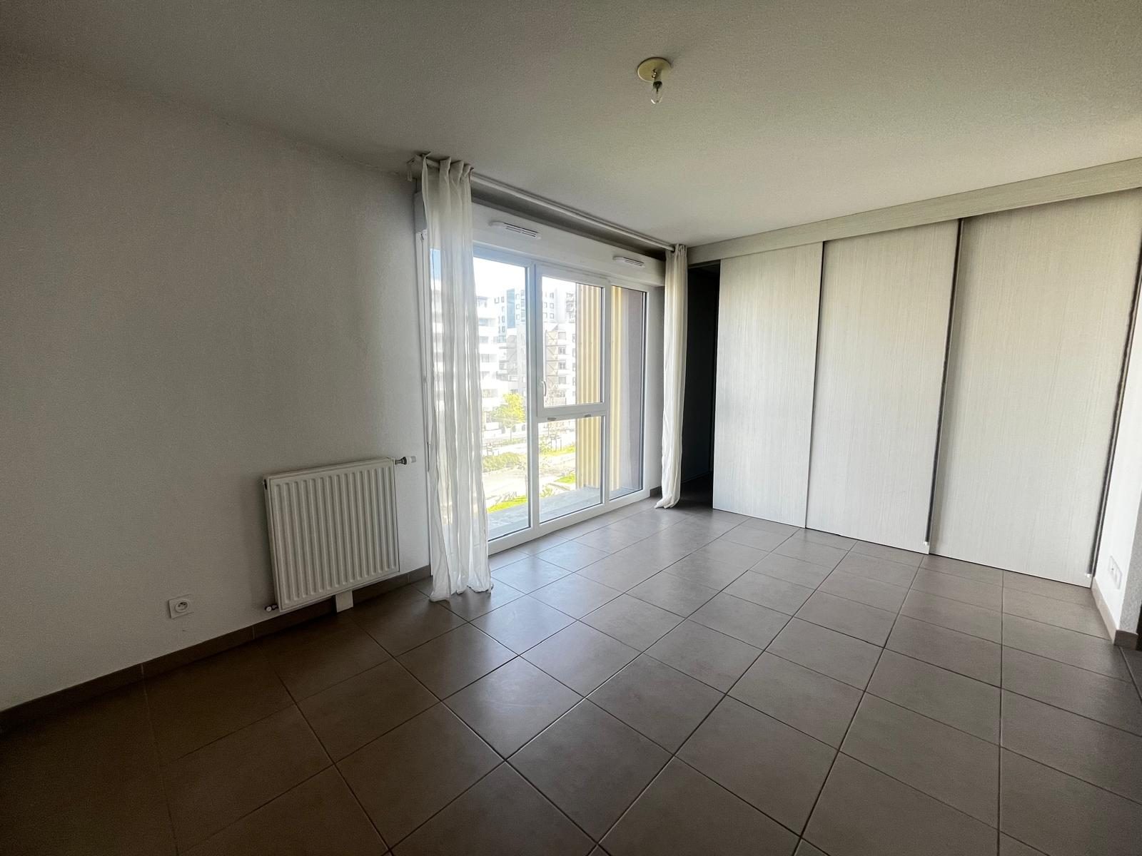 1776243354_va2442_8_original-551649 T1 BIS à Vendre libre