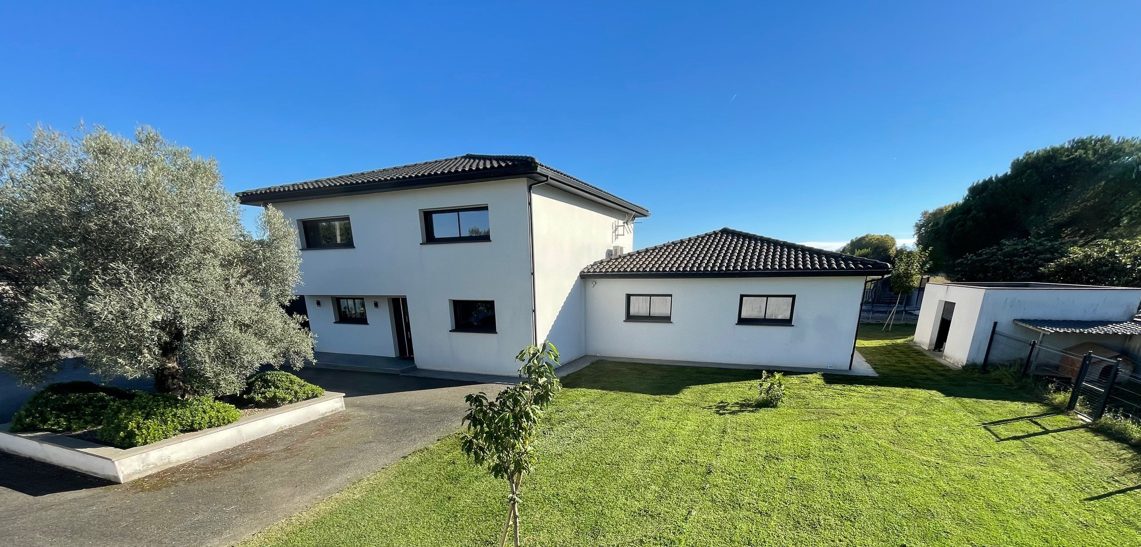 Villa contemporaine d’exception avec piscine, grand garage et prestations haut de gamme