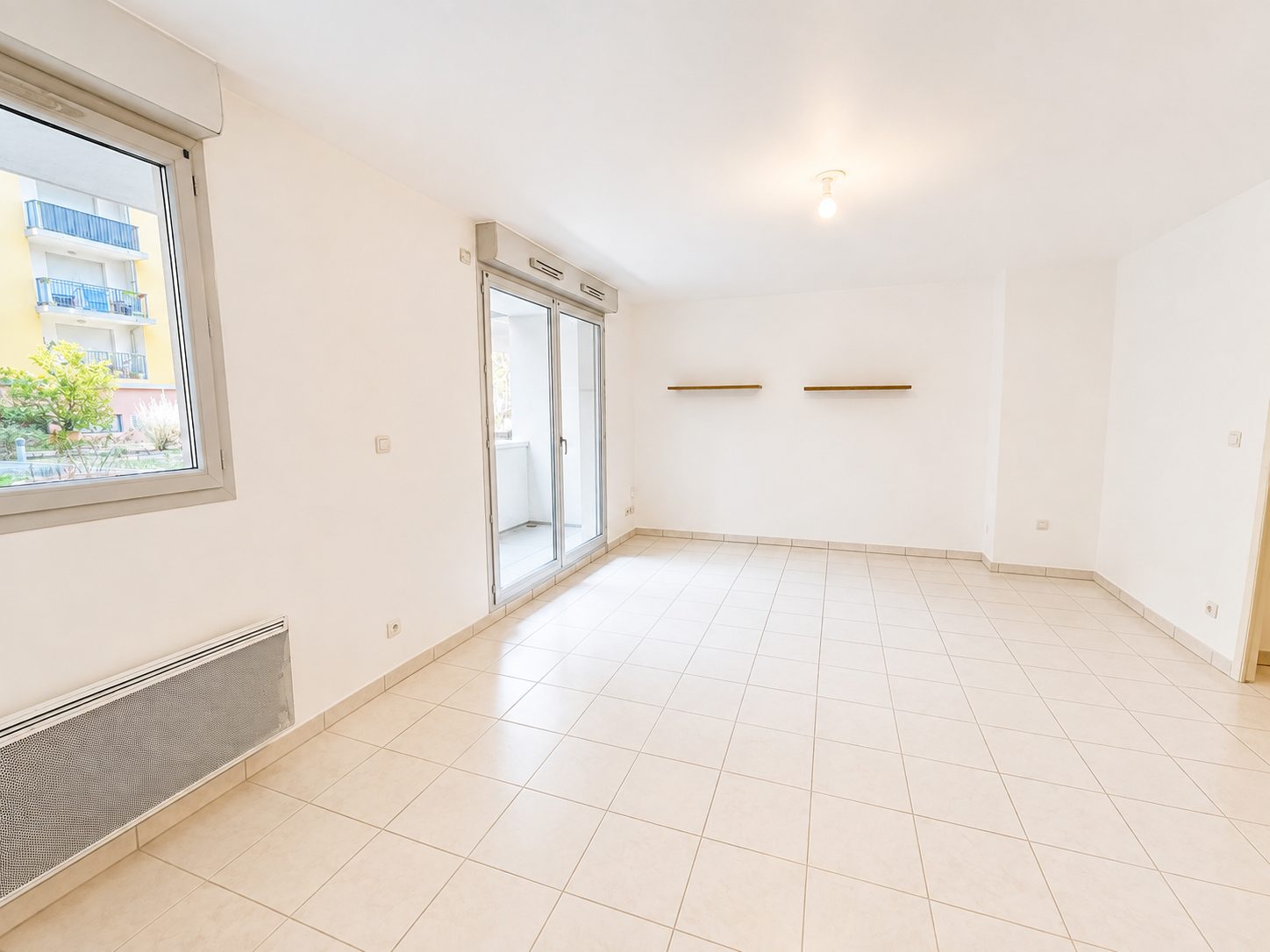 17871478781_va2541_6_original-552673-0.jpg Coup de cœur ! T2 traversant avec terrasse et parking sécurisé