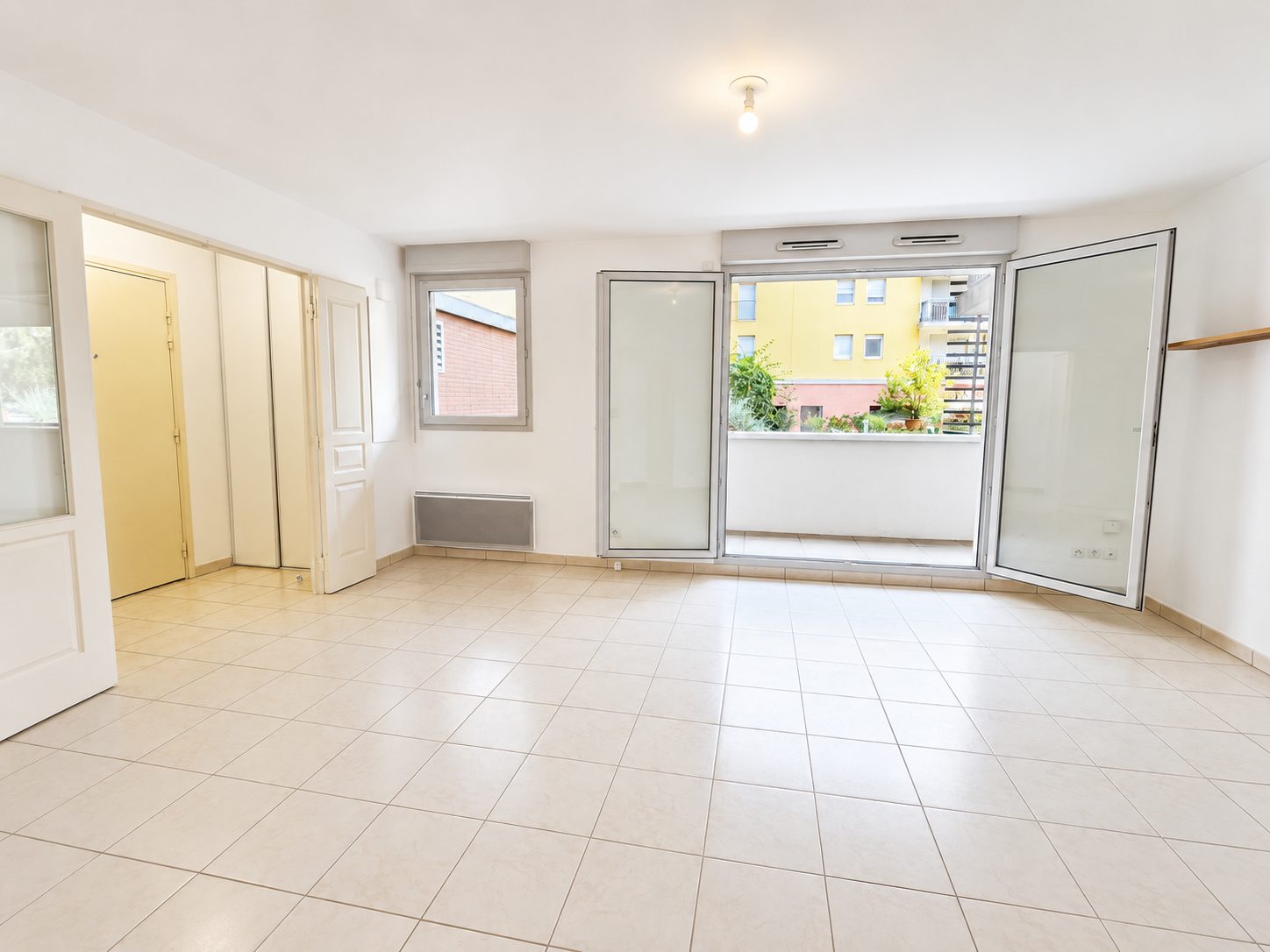 17871478781_va2541_7_original-552673-0.jpg Coup de cœur ! T2 traversant avec terrasse et parking sécurisé