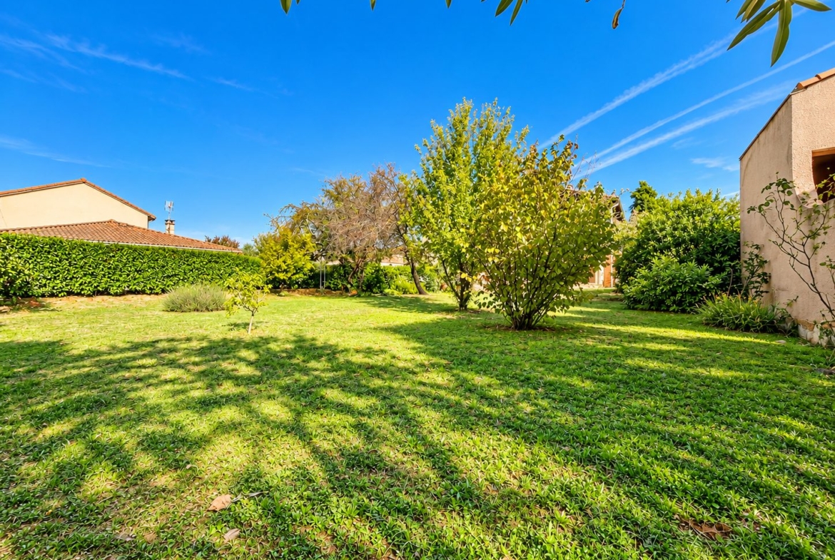 Maison de deux appartements avec terrain à bâtir de 500 m²