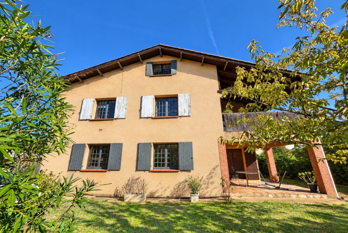 Maison de deux appartements avec terrain à bâtir de 500 m²