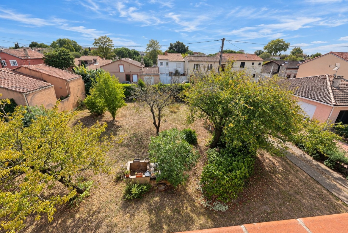 Maison de deux appartements avec terrain à bâtir de 500 m²