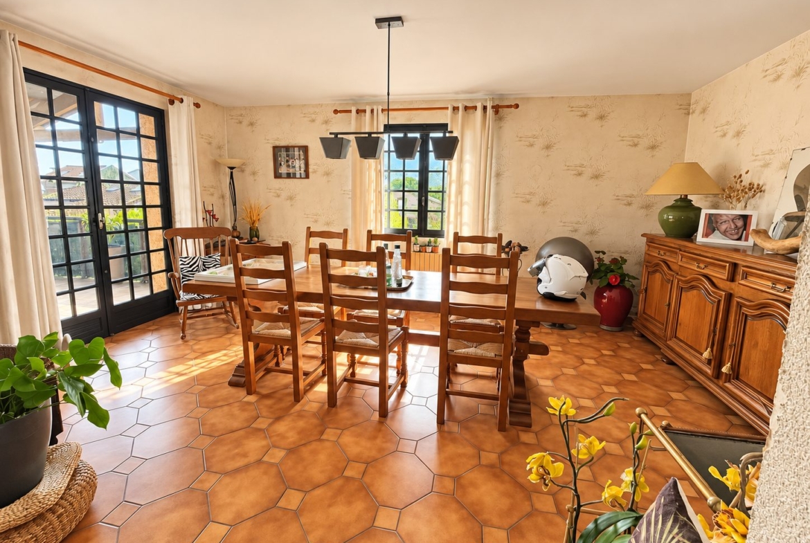 Maison de deux appartements avec terrain à bâtir de 500 m²