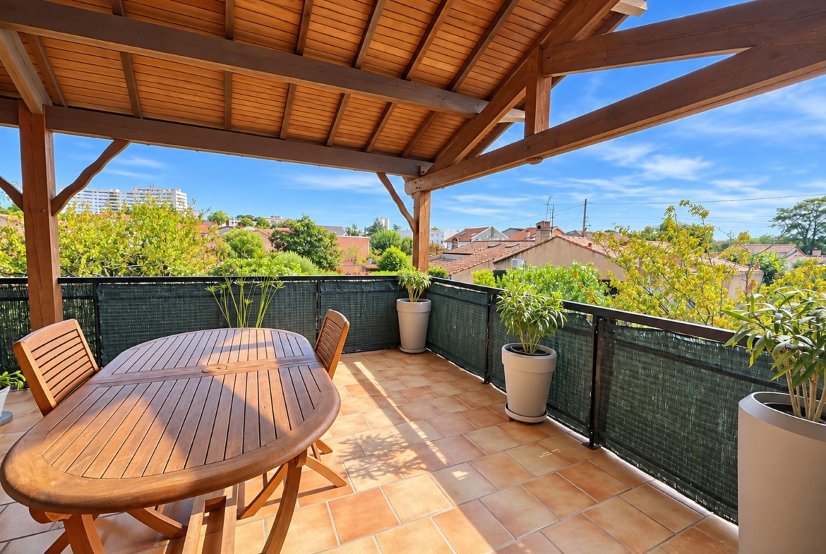 Maison de deux appartements avec terrain à bâtir de 500 m²